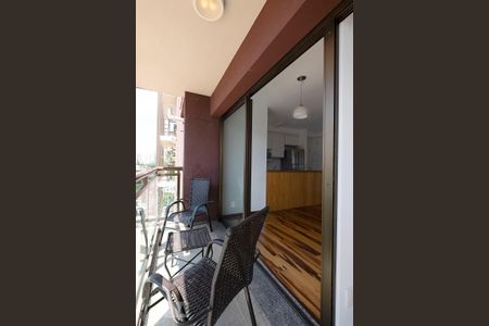 Apartamento à venda com 57m², 2 quartos e 1 vaga Apartamento à venda com 57m², 2 quartos e 1 vagaVaranda