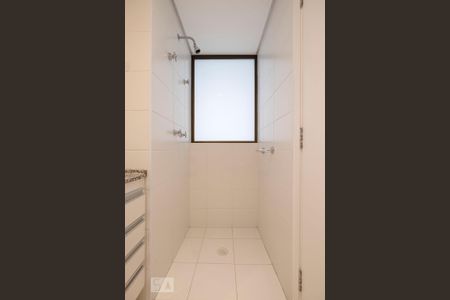 Apartamento à venda com 57m², 2 quartos e 1 vaga Apartamento à venda com 57m², 2 quartos e 1 vagaBanheiro Social
