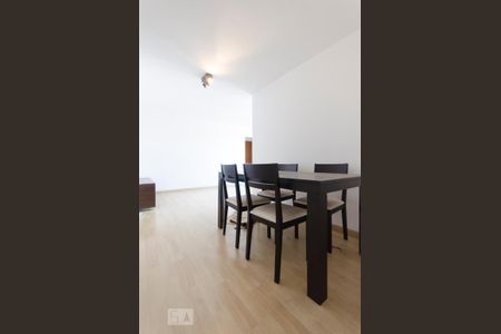 Apartamento para alugar com 70m², 2 quartos e 1 vagaSala