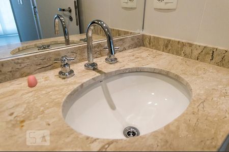 Banheiro da suíte de kitnet/studio à venda com 1 quarto, 33m² em Brooklin Paulista, São Paulo