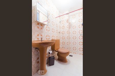 Banheiro de kitnet/studio à venda com 1 quarto, 27m² em Cambuí, Campinas