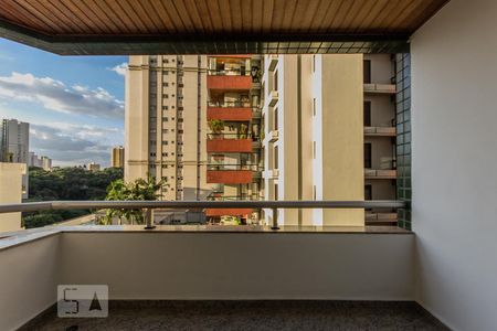 Sala _ Varanda de apartamento à venda com 3 quartos, 122m² em Vila Suzana, São Paulo