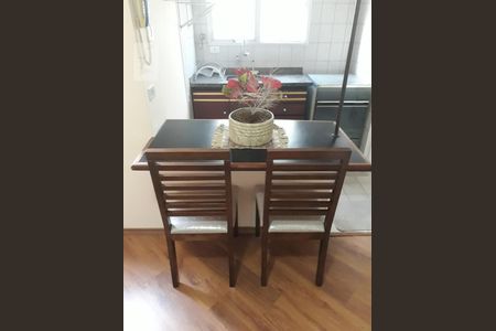 Apartamento para alugar com 30m², 1 quarto e 1 vagaMesa de jantar