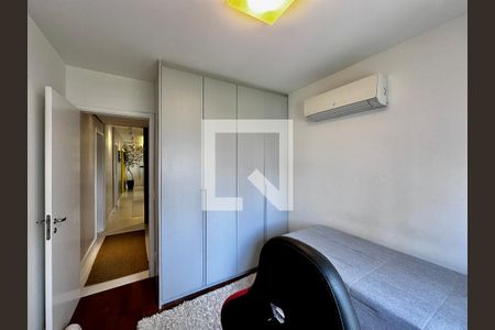 Apartamento à venda com 150m², 3 quartos e 2 vagasSuíte 2