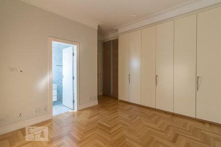Apartamento à venda com 320m², 4 quartos e 4 vagasSuite 2