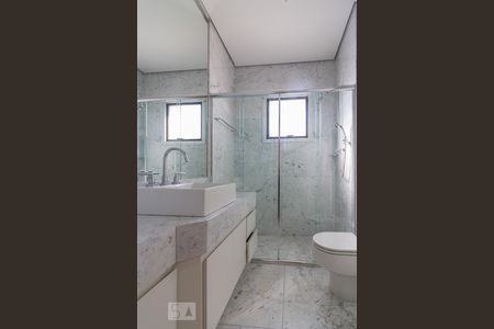 Apartamento à venda com 320m², 4 quartos e 4 vagasBanheiro da Suite 1