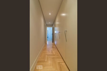 Apartamento à venda com 320m², 4 quartos e 4 vagasCorredor