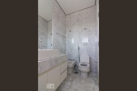 Apartamento à venda com 320m², 4 quartos e 4 vagasBanheiro da Suite 2