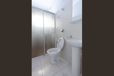 Banheiro de kitnet/studio para alugar com 1 quarto, 26m² em Tucuruvi, São Paulo