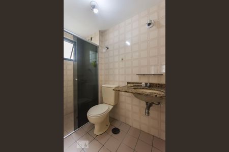 Banheiro de apartamento para alugar com 2 quartos, 66m² em Lapa, São Paulo
