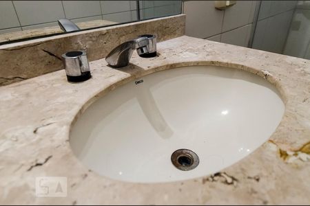 Detalhe do banheiro de apartamento para alugar com 3 quartos, 80m² em Jardim das Acácias, São Paulo