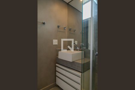 Apartamento à venda com 80m², 2 quartos e 2 vagas Apartamento à venda com 80m², 2 quartos e 2 vagasBanheiro da Suíte