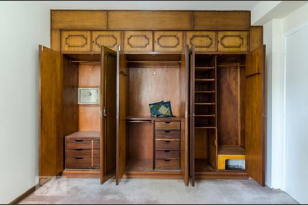 Apartamento para alugar com 130m², 3 quartos e 1 vagaDetalhe do armário