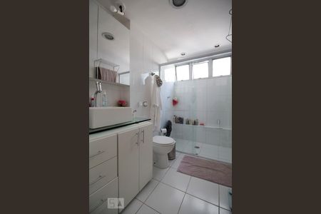 Banheiro de apartamento à venda com 2 quartos, 80m² em Vila Mariana, São Paulo