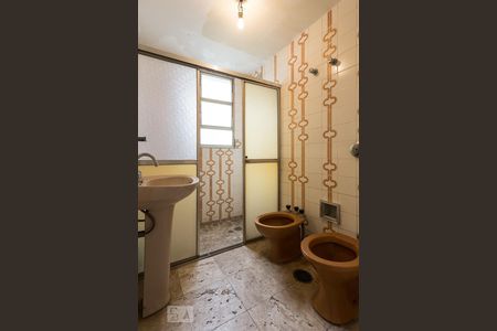 Apartamento à venda com 150m², 3 quartos e 1 vaga Apartamento à venda com 150m², 3 quartos e 1 vagaBanheiro da suíte