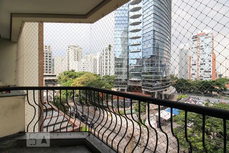 Varanda  de apartamento à venda com 3 quartos, 100m² em Itaim Bibi, São Paulo
