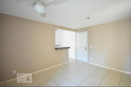 Apartamento para alugar com 80m², 2 quartos e 2 vagassala