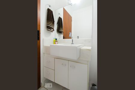 Banheiro social de apartamento para alugar com 2 quartos, 85m² em Jardim Proença, Campinas