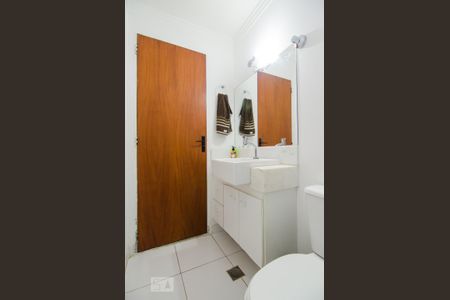 Banheiro social de apartamento para alugar com 2 quartos, 85m² em Jardim Proença, Campinas