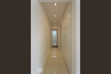 Corredor de apartamento para alugar com 3 quartos, 157m² em Parque Colonial, São Paulo