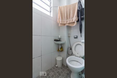 Banheiro de kitnet/studio para alugar com 1 quarto, 15m² em Centro, São Paulo