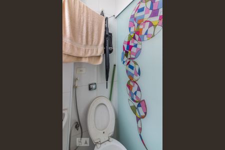 Banheiro de kitnet/studio para alugar com 1 quarto, 15m² em Centro, São Paulo