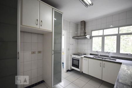 Cozinha de apartamento para alugar com 3 quartos, 125m² em Vila Suzana, São Paulo