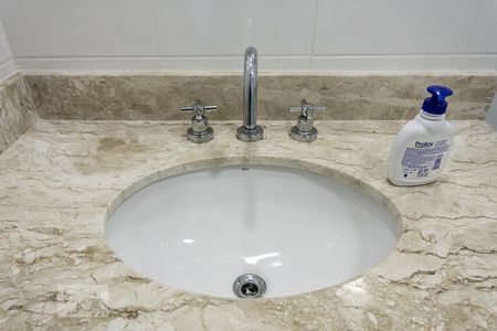 Banheiro de apartamento à venda com 1 quarto, 34m² em Brooklin Paulista, São Paulo