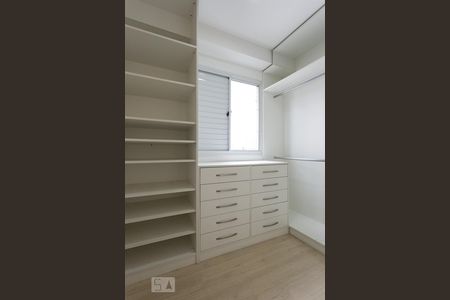 Apartamento à venda com 63m², 2 quartos e 1 vaga Apartamento à venda com 63m², 2 quartos e 1 vagaCloset