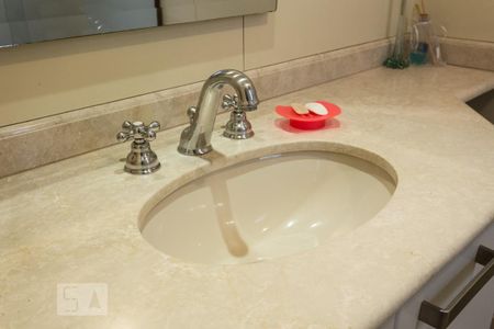 Apartamento para alugar com 200m², 4 quartos e 3 vagasBanheiro da suíte 1