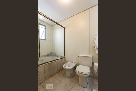 Apartamento para alugar com 200m², 4 quartos e 3 vagasBanheiro da suíte 2