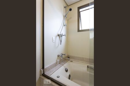Apartamento para alugar com 200m², 4 quartos e 3 vagasBanheiro da suíte 2