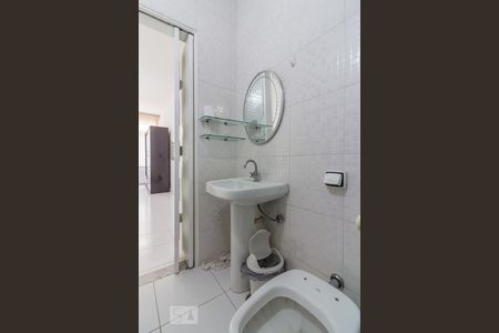 Banheiro de kitnet/studio para alugar com 1 quarto, 35m² em Centro, São Paulo