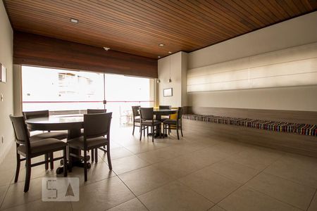 Apartamento à venda com 72m², 2 quartos e 1 vagaSalão de Festa - Condomínio