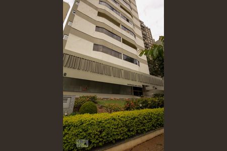 Apartamento à venda com 72m², 2 quartos e 1 vagaFrente do Prédio