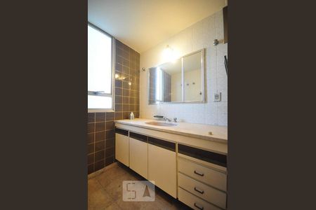 Apartamento à venda com 200m², 4 quartos e 2 vagasbanheiro suíte 2