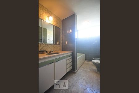 banheiro de apartamento à venda com 4 quartos, 200m² em Vila Suzana, São Paulo