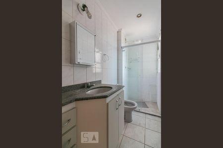 Banheiro de apartamento para alugar com 3 quartos, 72m² em Vila Bastos, Santo André