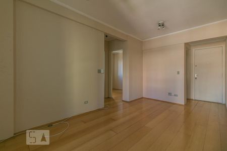Sala de apartamento para alugar com 3 quartos, 72m² em Vila Bastos, Santo André