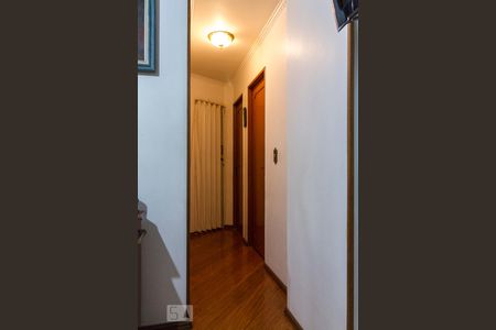 Acesso aos Quartos e Banheiro  de apartamento para alugar com 2 quartos, 55m² em Vila Gomes Cardim, São Paulo