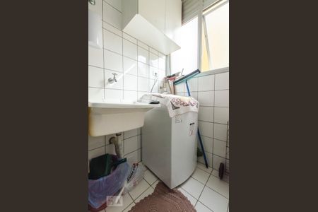 Área de serviço de apartamento para alugar com 2 quartos, 62m² em Continental, Osasco