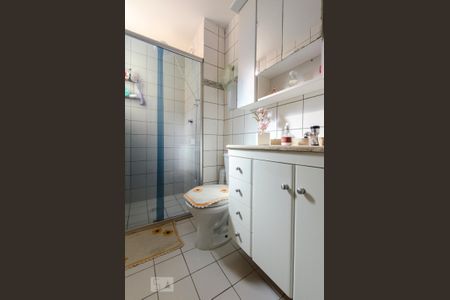 Banheiro de apartamento para alugar com 2 quartos, 62m² em Continental, Osasco