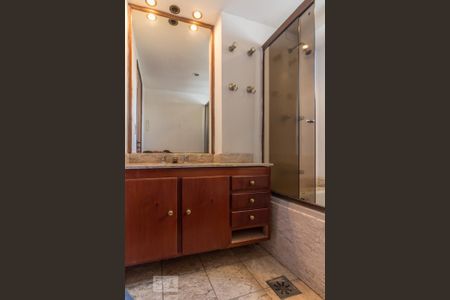 Apartamento à venda com 140m², 2 quartos e 2 vagasBanheiro da Suite 2