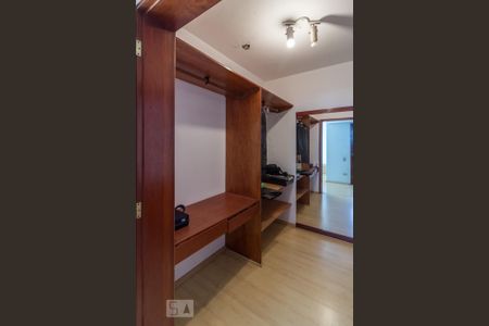 Apartamento à venda com 140m², 2 quartos e 2 vagasCloset da Suite 2