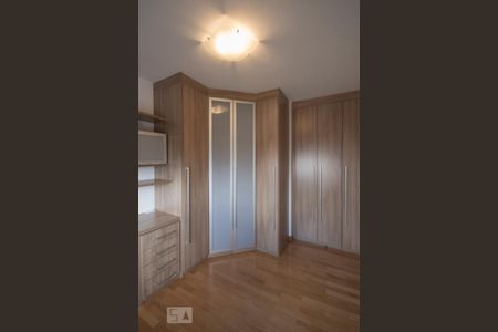 Apartamento à venda com 134m², 4 quartos e 3 vagasQuarto 02