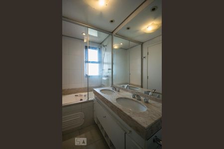 Apartamento à venda com 134m², 4 quartos e 3 vagasBanheiro