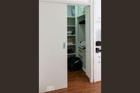 Apartamento à venda com 77m², 1 quarto e sem vagaCloset