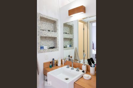 Apartamento à venda com 77m², 1 quarto e sem vagaEspelho