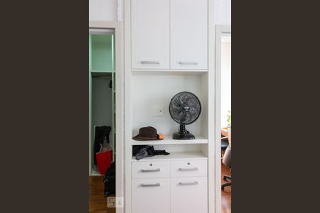 Apartamento à venda com 77m², 1 quarto e sem vagaArmário