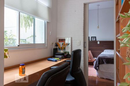 Apartamento à venda com 77m², 1 quarto e sem vagaEscritório